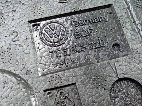 Пол багажника Volkswagen Touareg, 2011 г., OEM 7P6863220, арт. 80662341, фото 2