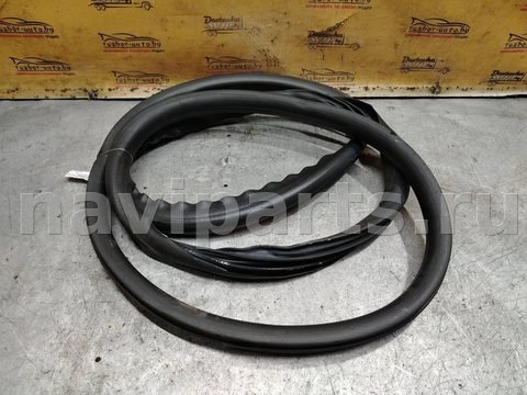Уплотнитель двери передней левой Volvo V50, 2003 г., OEM 8663911, арт. 170029