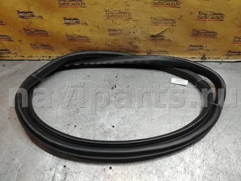 Уплотнитель двери передней левой Volvo V50, 2003 г., арт. 194478