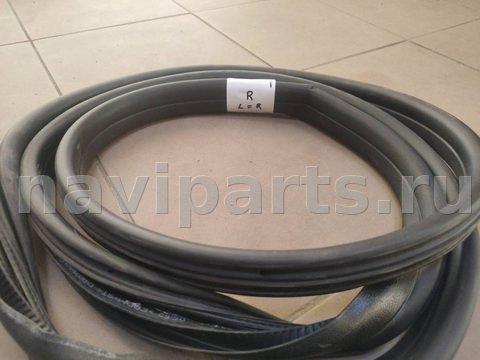 Уплотнитель двери задней правой Skoda Fabia, 2011 г., OEM 5J6867367, арт. 006A312264