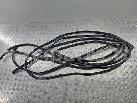 Уплотнитель двери задней правой Mazda 6, 2002 г., арт. 102947892_3