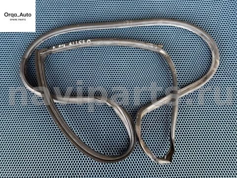Уплотнитель двери задней правой Mercedes E W211, 2003 г., арт. 107318170