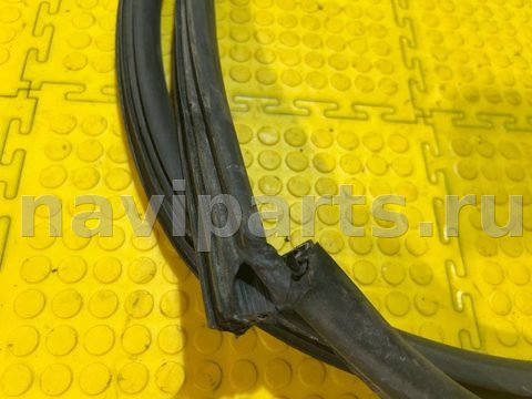 Уплотнитель двери задней правой Audi A6, 2002 г., арт. 90176