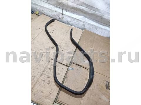 Уплотнитель капота Mercedes E W211, 2004 г., арт. 98589442