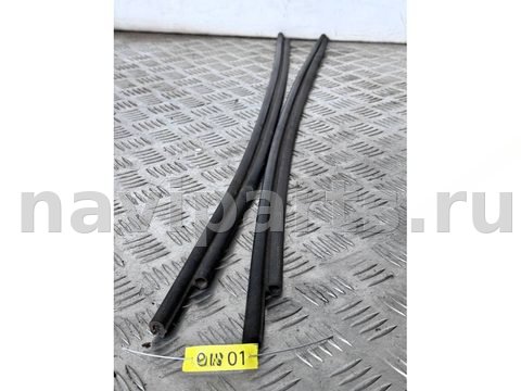 Уплотнитель капота BMW 5 E39, 1999 г., арт. BM01701