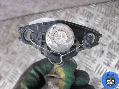 Новое Toyota Corolla, 2003 г., арт. 00070457