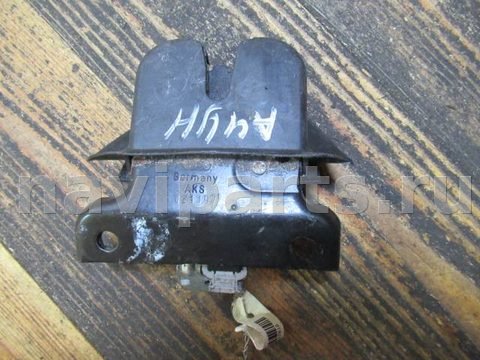 Замок багажника Audi A4, 1996 г., OEM 8d9827505a, арт. 0037818