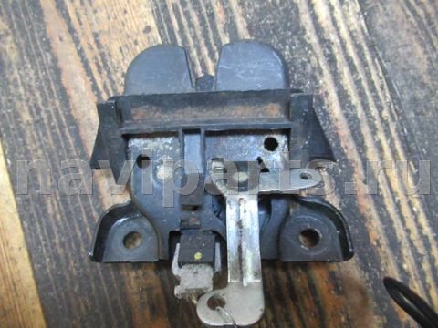 Замок багажника Audi A4, 1996 г., OEM 8d9827505a, арт. 0037818, фото 2