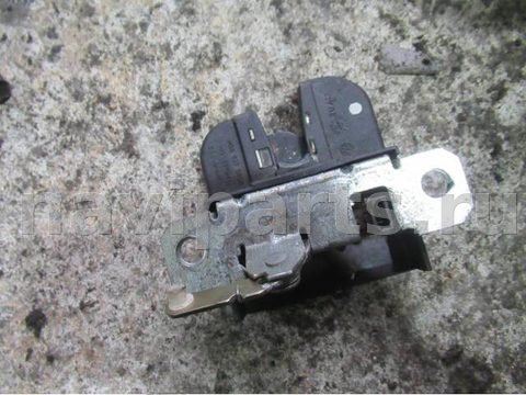 Замок багажника Volkswagen Polo, 2002 г., OEM 6q6827505b, арт. 0072467, фото 2