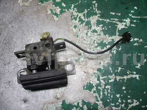Замок багажника Audi 80, 1993 г., OEM 4a9827506b, арт. 0132157