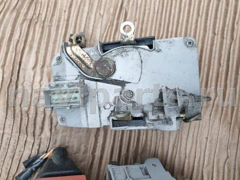 Замок двери передней левой Peugeot 406, 2001 г., арт. 33076143