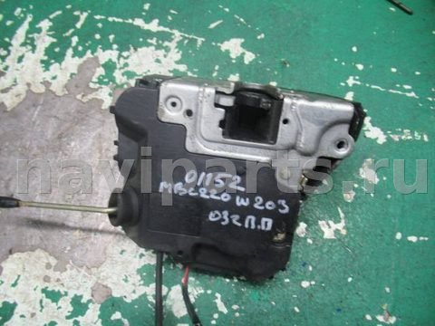 Замок двери передней правой Mercedes C W203, 2001 г., OEM 2037200435, арт. 0115395