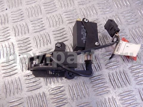 Замок стекла двери багажника BMW 5 E39, 2002 г., OEM 51248238469, арт. 14483341